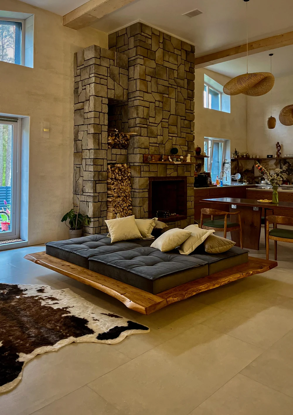 Диван с парящим эффектом на  металлическом каркасе